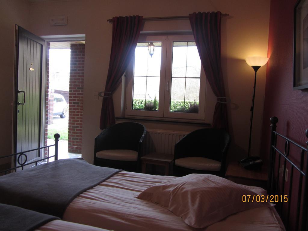 Auberge De La Lesse Celles  Phòng bức ảnh