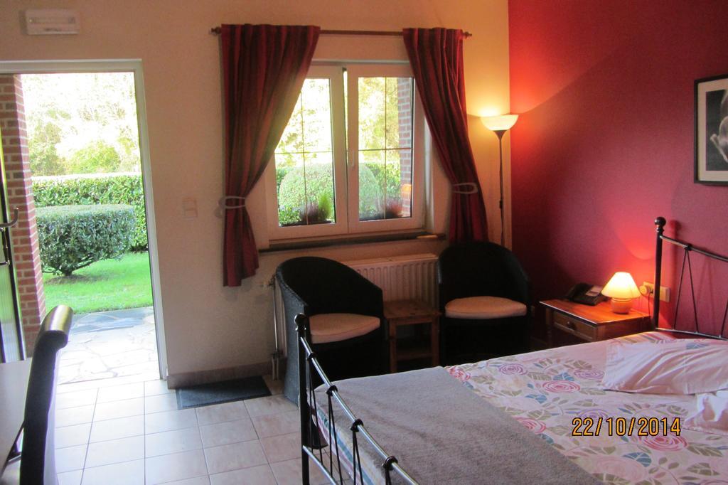 Auberge De La Lesse Celles  Phòng bức ảnh