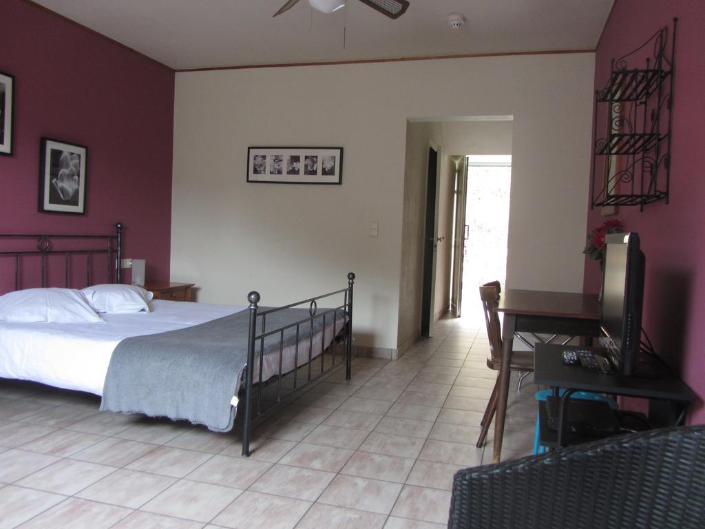 Auberge De La Lesse Celles  Ngoại thất bức ảnh