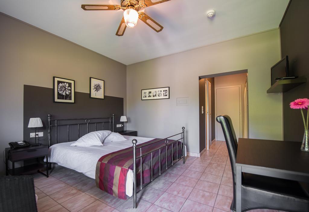 Auberge De La Lesse Celles  Ngoại thất bức ảnh