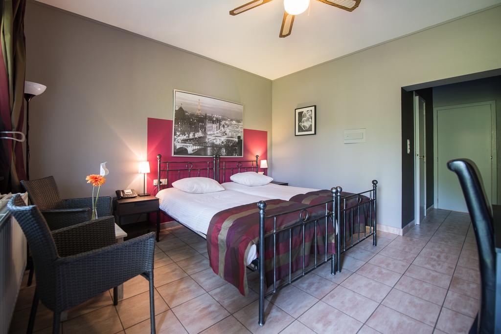 Auberge De La Lesse Celles  Ngoại thất bức ảnh