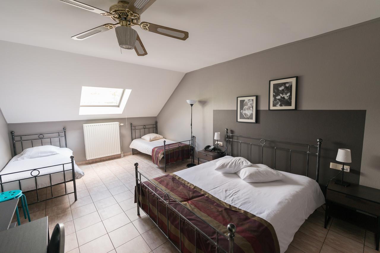 Auberge De La Lesse Celles  Ngoại thất bức ảnh