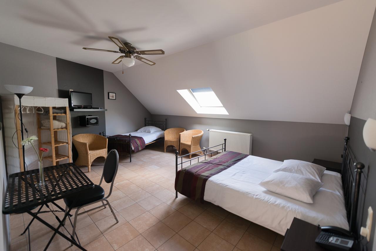 Auberge De La Lesse Celles  Ngoại thất bức ảnh